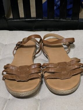 UGG Women's Brown Woven Leather Ankle Strap Sandals Used Size 8